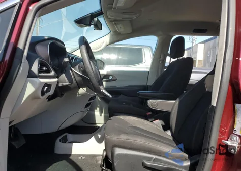 2021 Chrysler Voyager L z USA, uszkodzony, nr VIN 2C4RC1AG4MR558297